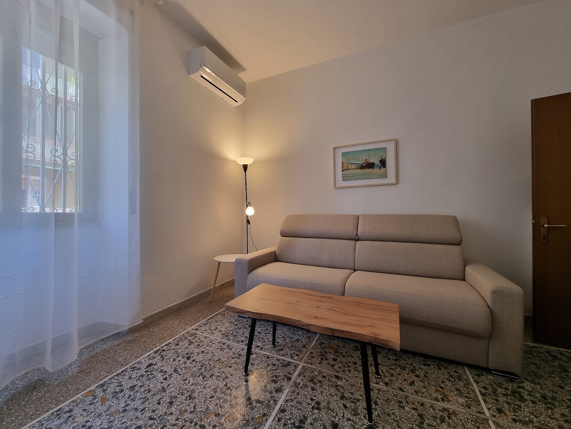 Comodo divano letto del soggiorno